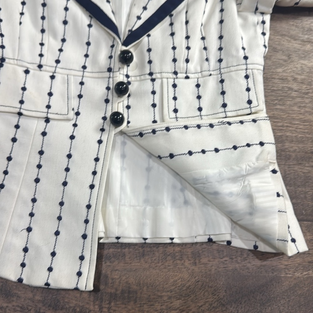 Nanette Lenore white and navy tailored blazer, Size 0, navy polka dot design - Picture 9 of 11